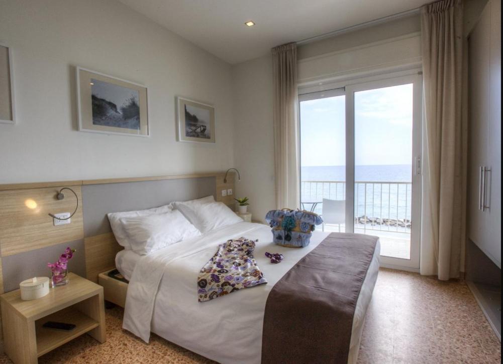 Hotel La Baia Диано-Марина Экстерьер фото